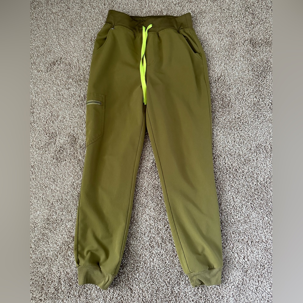 Figs Zamora High Waisted Jogger Scrub Pant Martini Olive